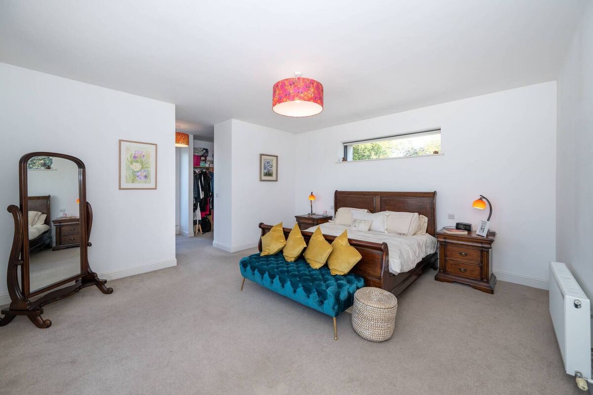 Main bedroom with walk-in wardrobe
