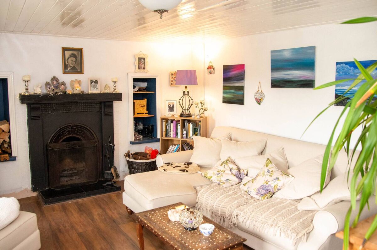 The living room at Áit Shona. The living room at Áit Shona.