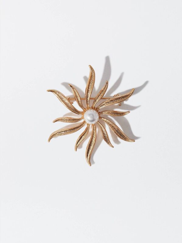 Pearl Brooch, €7.99, Parfois Pearl Brooch, €7.99, Parfois