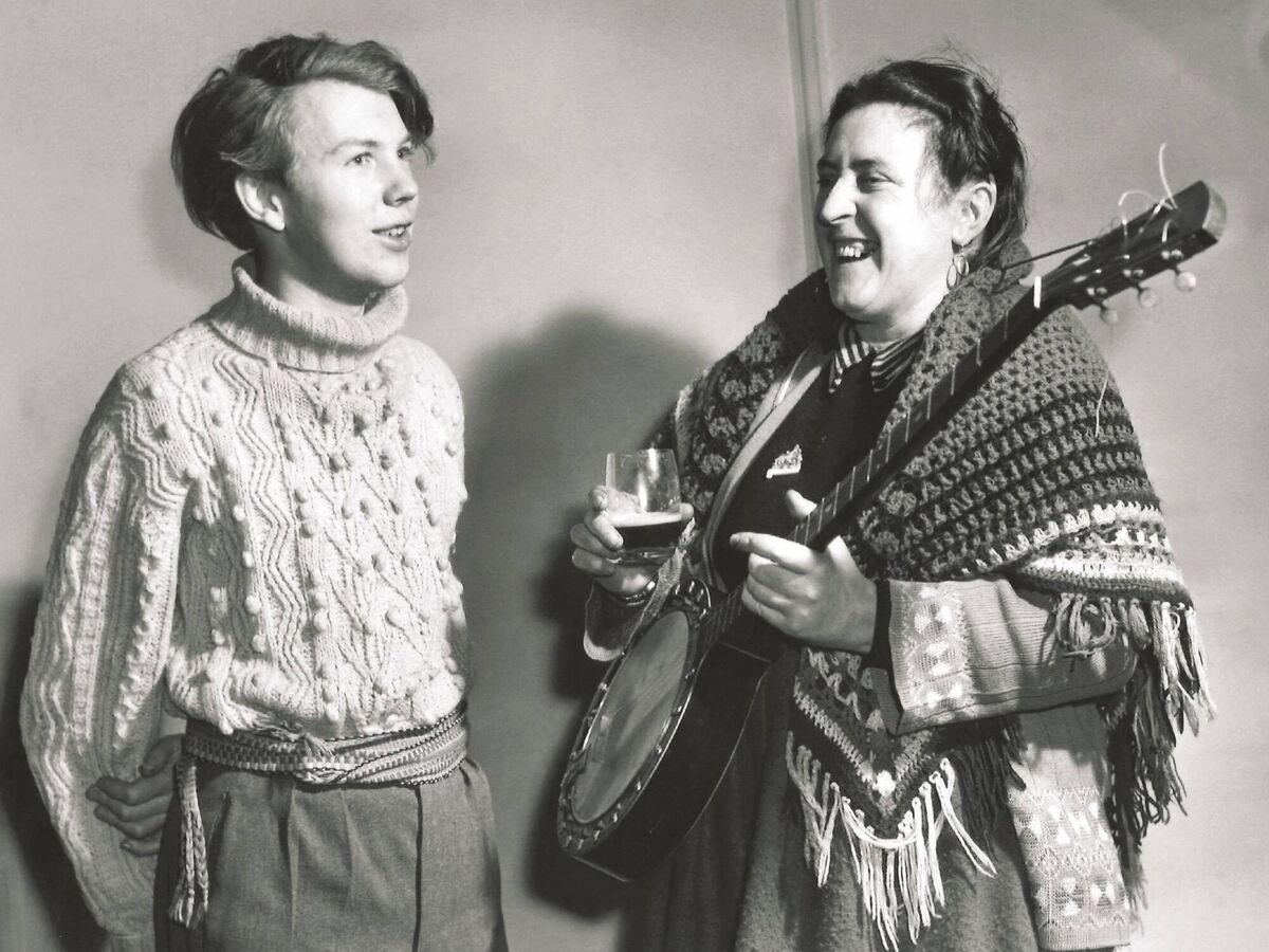 Garech Browne with singer and musician Margaret Barry. Garech Browne with singer and musician Margaret Barry.