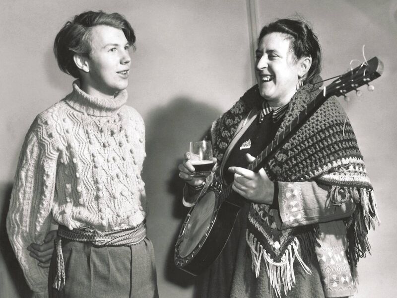 Garech Browne with singer and musician Margaret Barry. Garech Browne with singer and musician Margaret Barry.