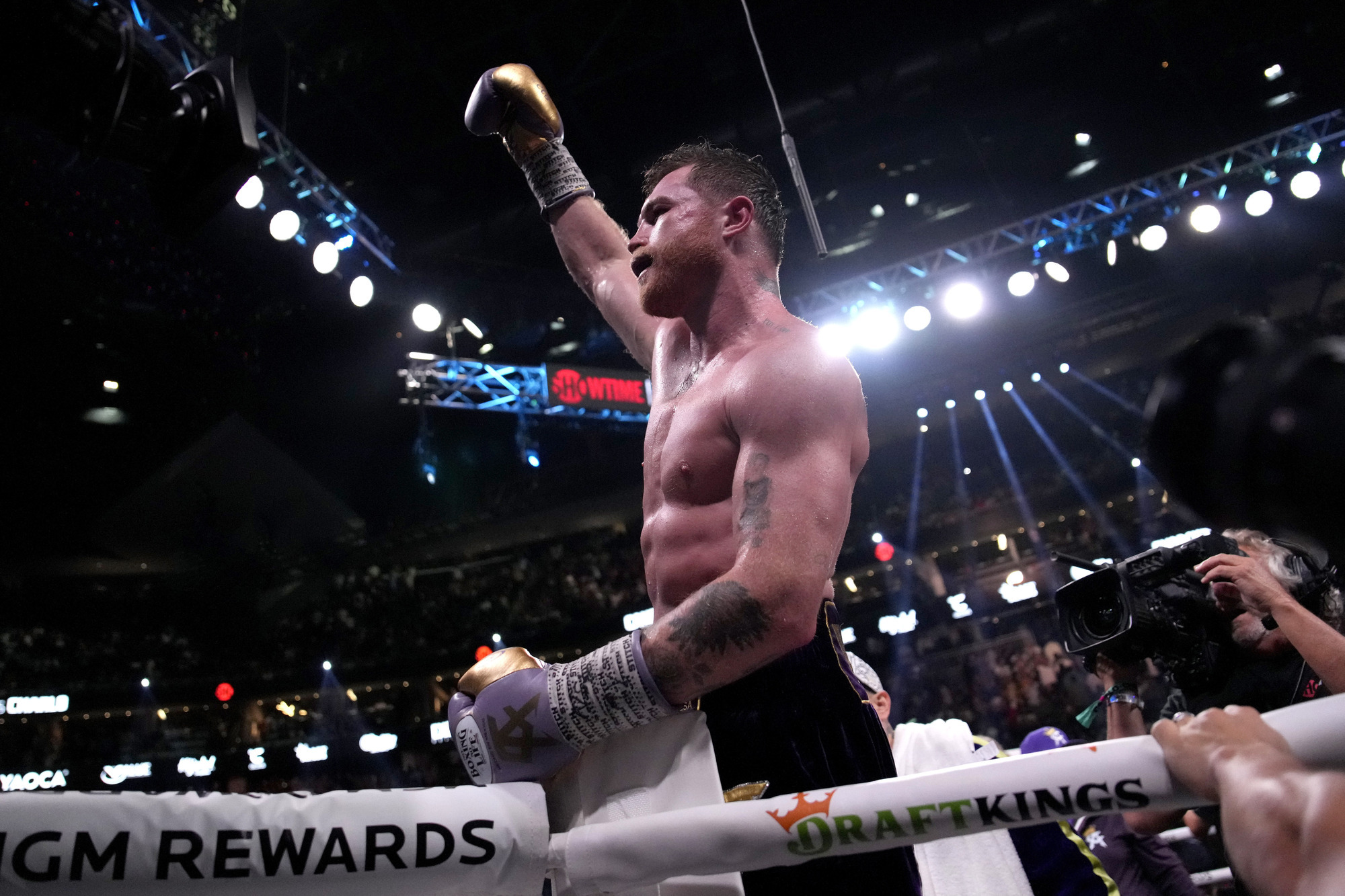 ‘Nobody can beat this Canelo’ - Álvarez rolls back years with Charlo trouncing