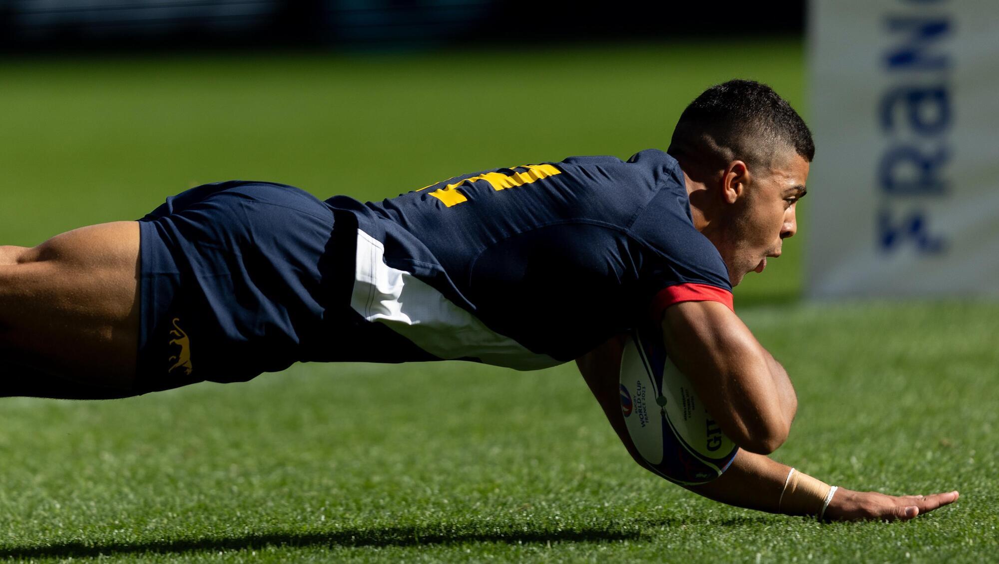 FULL STRETCH: Santiago Chocobares of Argentina dives to score a try against Japan. Pic: INPHO/Juan Gasparini