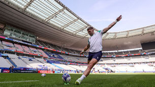 <p>TO A TEE: Jack Crowley gets in some practice at the Stade de France. Picture: INPHO/Dan Sheridan</p>