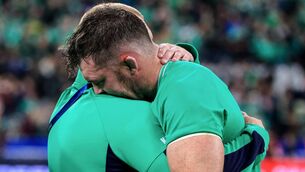 <p>RESPECT: Ireland's Peter O'Mahony and his Munster colleague Keith Earls, who confirmed his retirement after the defeat to New Zealand. Pic: Dan Sheridan, Inpho</p>