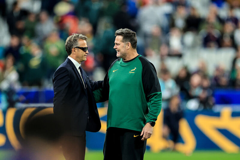 Erasmus believes England will pose a threat despite media scrutiny.