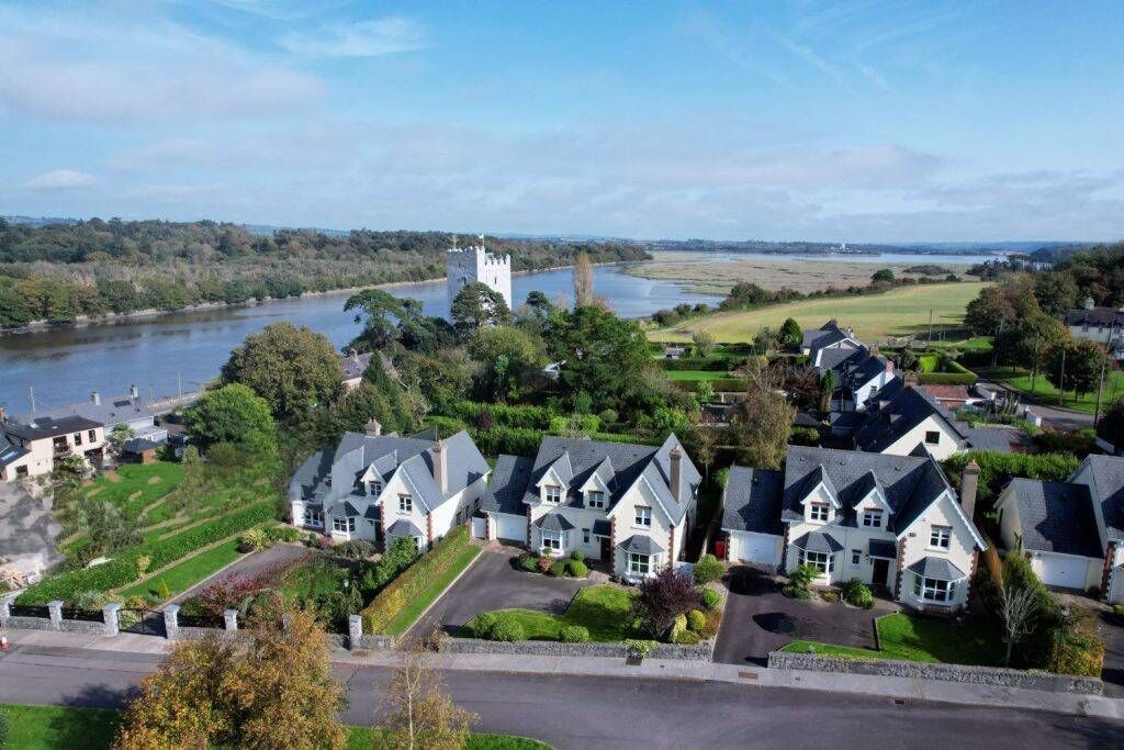 2 Cois Fota, Belvelly