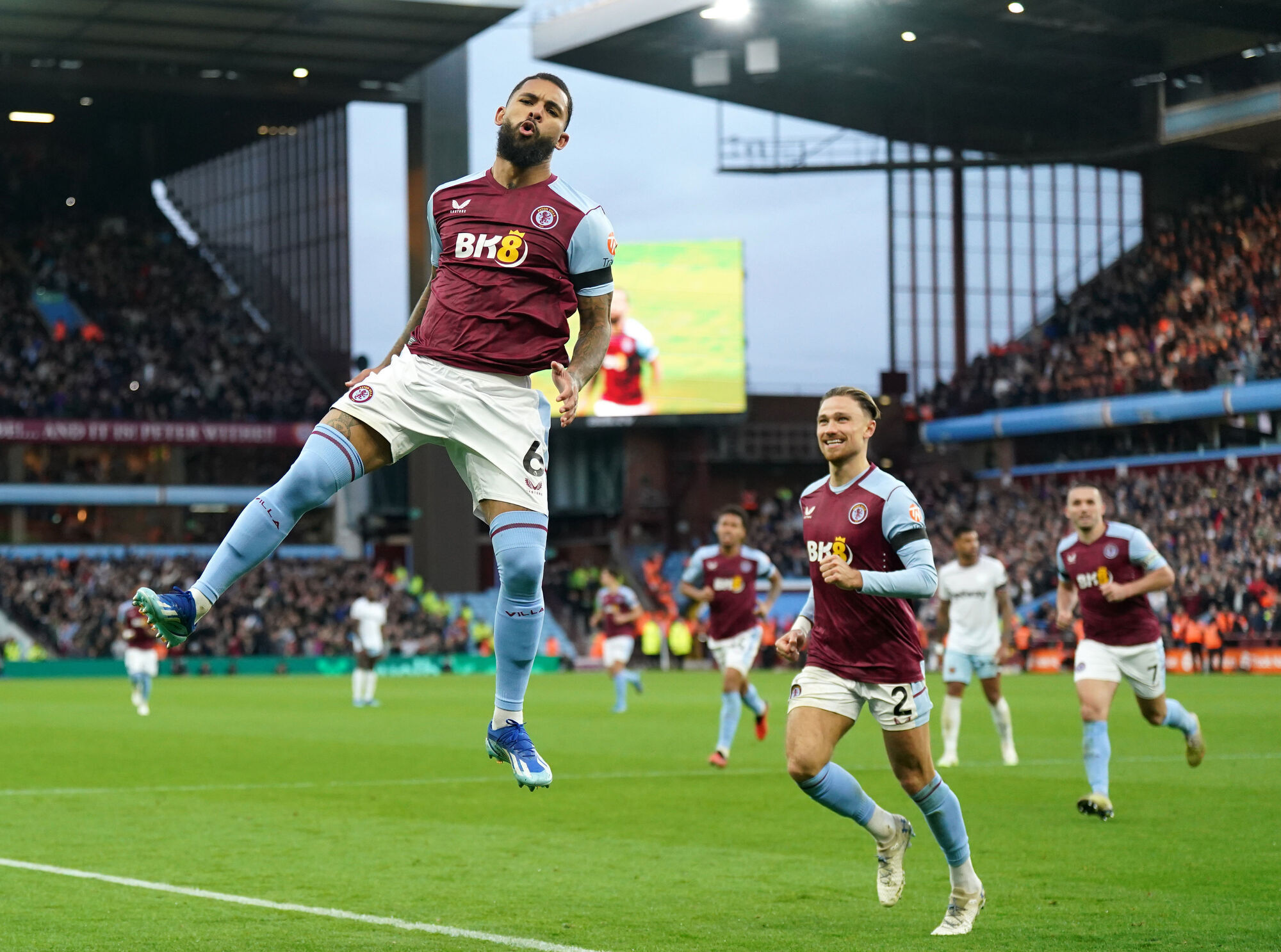 Douglas Luiz brace helps Aston Villa brush West Ham aside