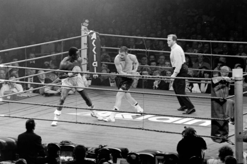 Collins and Eubank, round 5 of their famous fight