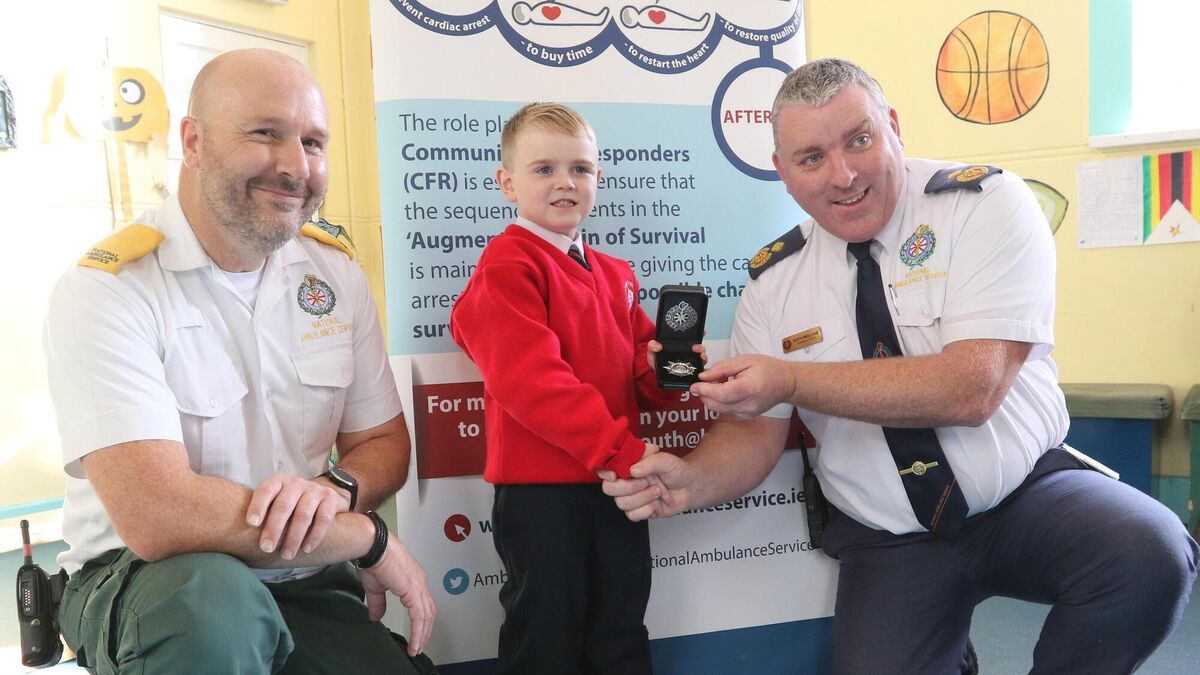 'Superhero' Clare boy, 5, receives bravery award for prompt action after mother collapsed at home - Vimarsana News