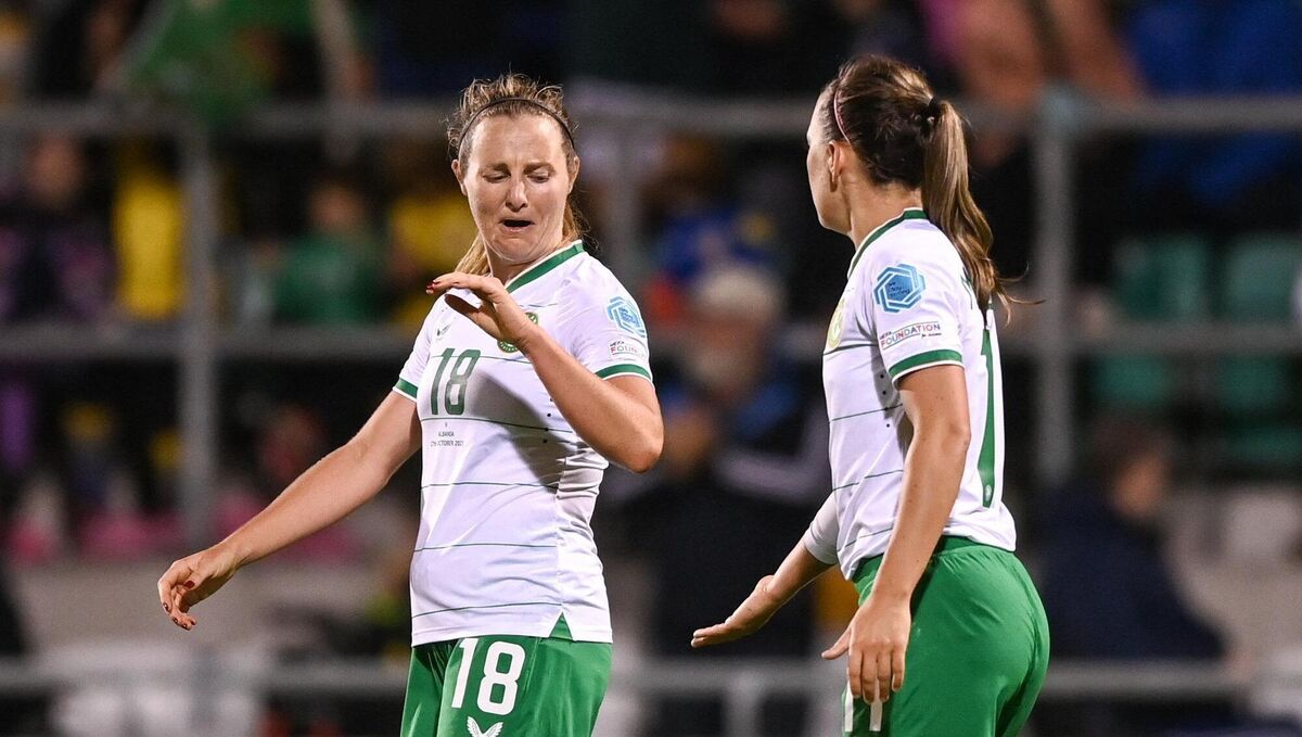 Kyra Carusa celebrates with Katie McCabe. Photo by Stephen McCarthy/Sportsfile