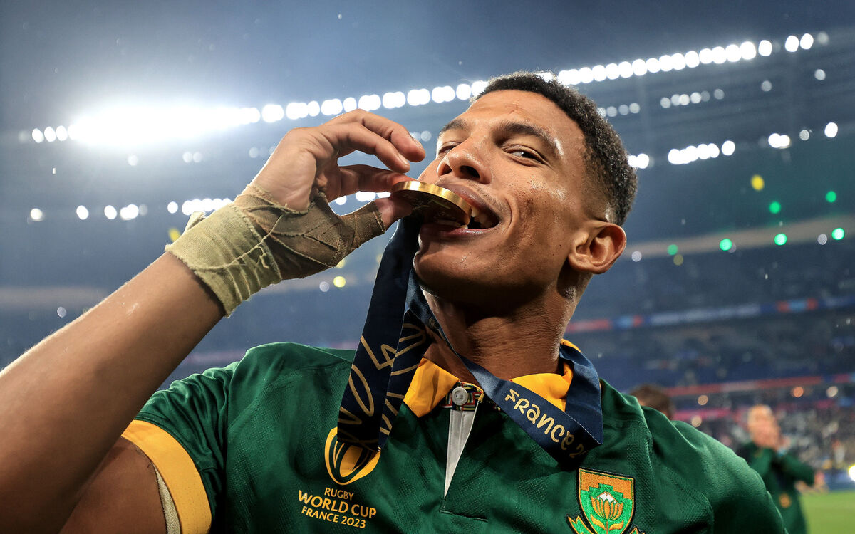 South Africa’s Kurt-Lee Arendse celebrates with his gold medal.