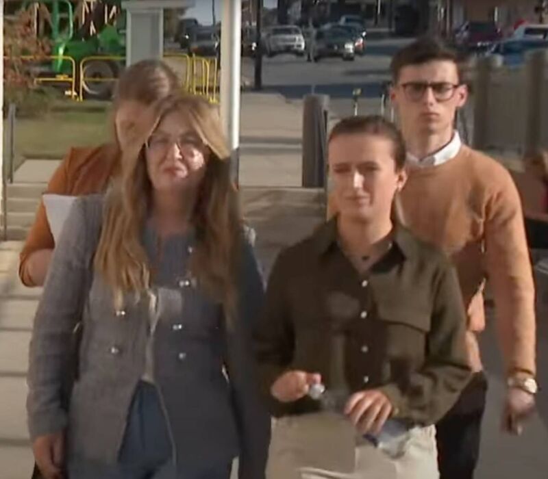 Tracey Corbett-Lynch arrives at Davidson County Courthouse in Lexington with Jason's children Sarah and Jack.