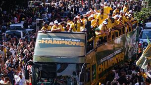 <p>South Africa's assistant coach Mzwandile Stick (R on the bus) waves at supporters during the Springboks Champions trophy tour in Johannesburg on November 2, 2023, after South Africa won the France 2023 Rugby World Cup final match against New Zealand. Pic: Emmanuel CROSET / AFP</p>