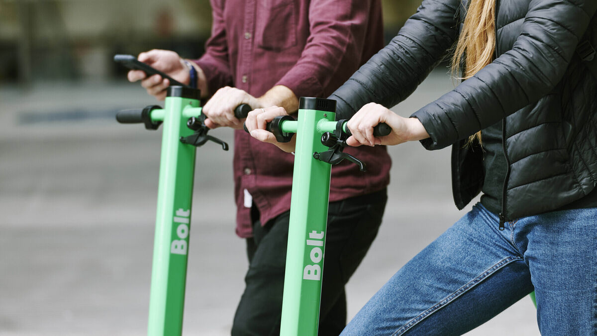 Eamon Ryan's e-scooter U-turn set to ban 15-year-old users - Vimarsana News