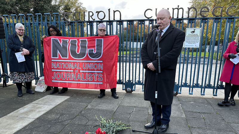 Killed at work: 128 red carnations laid in Dublin for deceased journalists