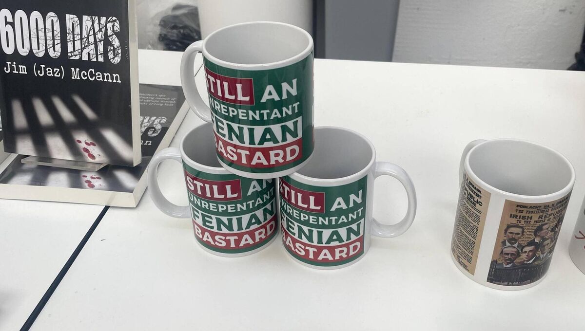 Cups with slogans were popular. Cups with slogans were popular.