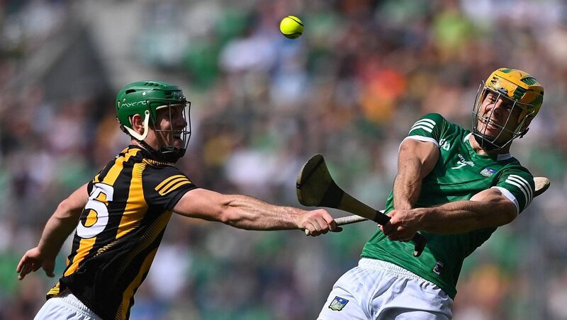 Dan Morrissey of Limerick in action against Eoin Cody of Kilkenny during the GAA Hurling All-Ireland Senior Championship Final. Photo by Piaras Ó Mídheach/Sportsfile