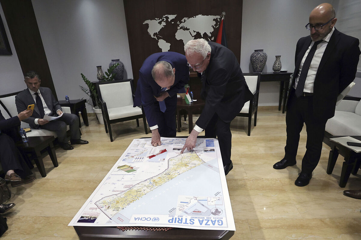 Tánaiste and Foreign Affairs Minister Micheál Martin and Palestinian prime minister Mohammad Shtayyeh examining a map of the Gaza Strip during their meeting in the West Bank city of Ramallah on Thursday. Picture: Zain Jaafar/AP