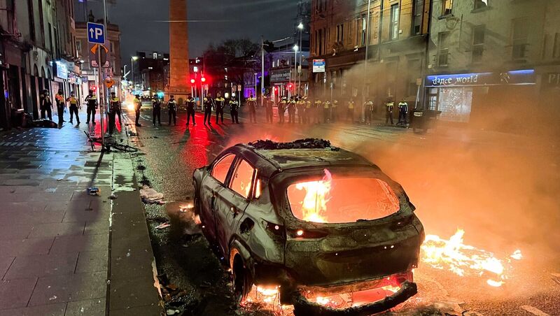 A car burns on Parnell Street as members of the Garda Public Order Unit set up cordons on O'Connell Street and Parnell Street in Dublin. Picture: Sam Boal / © RollingNews.ie A car burns on Parnell Street as members of the Garda Public Order Unit set up cordons on O'Connell Street and Parnell Street in Dublin. Picture: Sam Boal / © RollingNews.ie