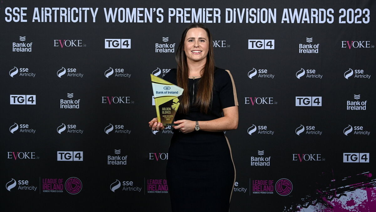 GOLDEN GLOVES AWARD: Niamh Reid-Burke of Peamount United with the Bank of Ireland Golden Gloves. Pic:Â Stephen McCarthy/Sportsfile GOLDEN GLOVES AWARD: Niamh Reid-Burke of Peamount United with the Bank of Ireland Golden Gloves. Pic:Â Stephen McCarthy/Sportsfile