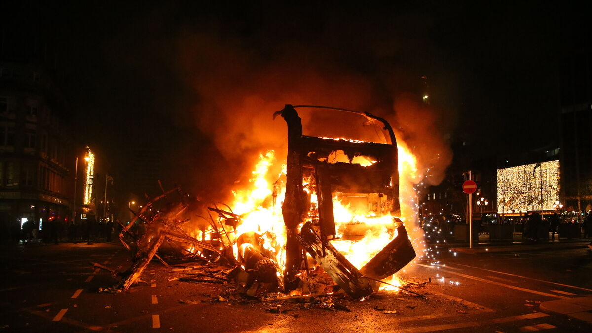 Dublin riots: Some of 32 charged with having knuckle duster, stealing vodka and a hoodie - Vimarsana News