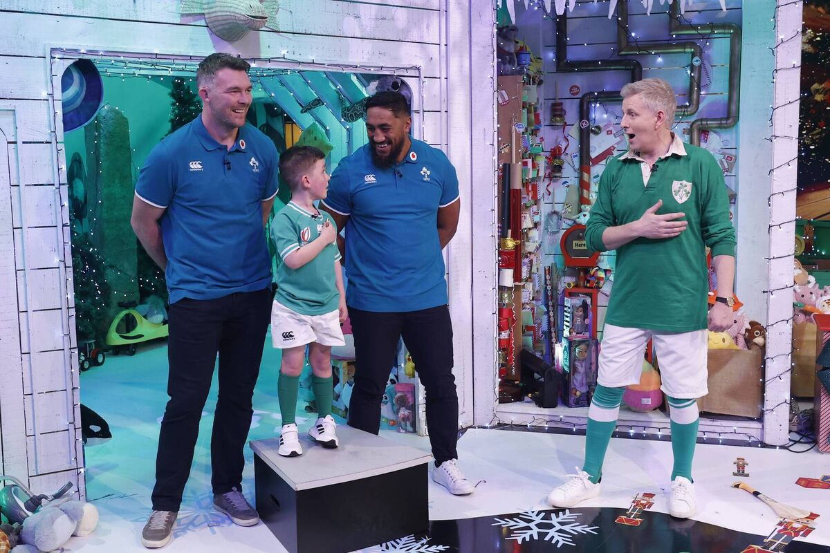 Bundee Aki and Peter O’Mahony surprise toy demonstrator Stevie Mulrooney (7) from Kilkenny. Picture: Andres Poveda