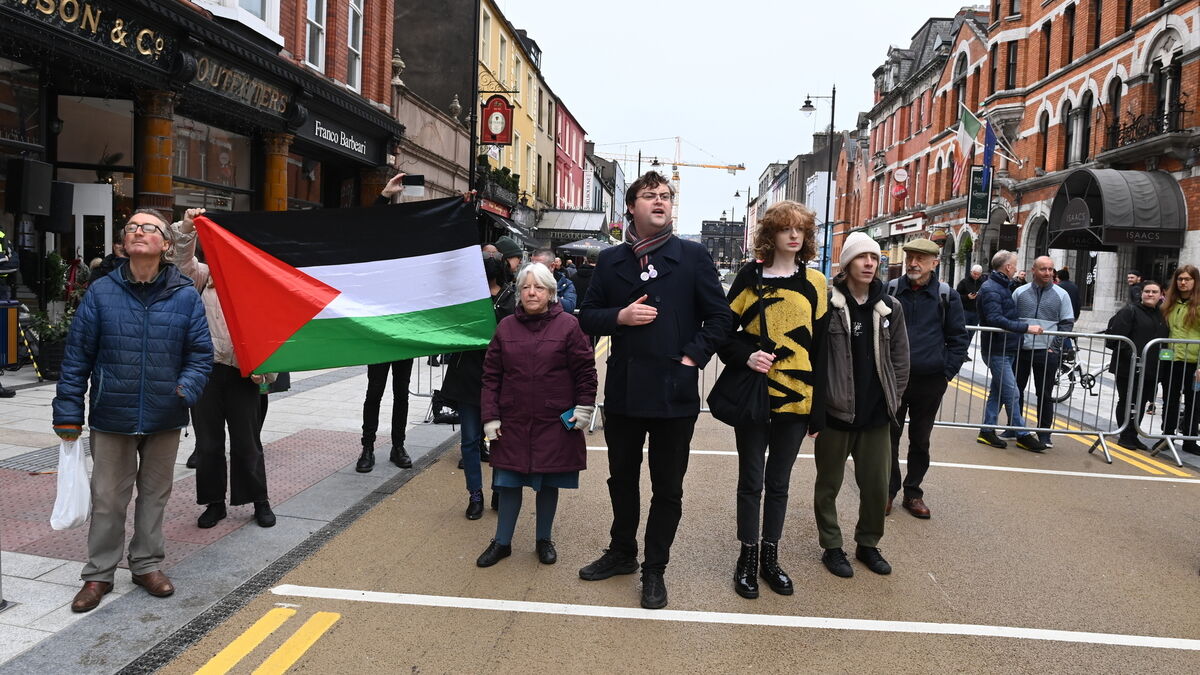 New bus stops for Cork City as MacCurtain Street officially opens for two-way traffic - Vimarsana News