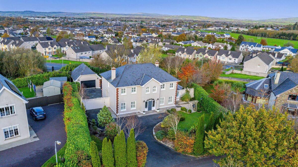 Armchair (Graham Norton's red chair) critics won't find fault with this €550,000 Fermoy home - Vimarsana News