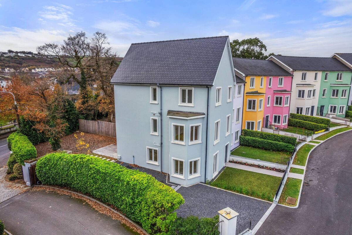 No 1, the dearest of the six going to the open market, has gable end windows for even better water views