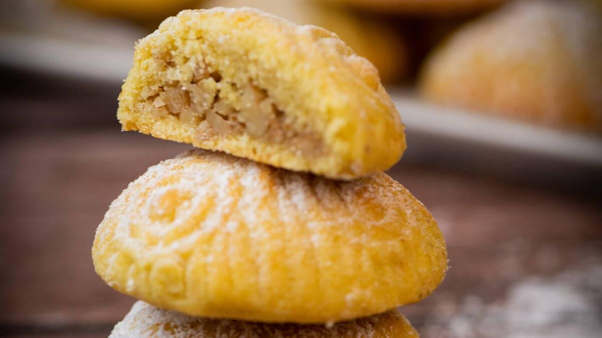 Cafe Izz' Maamoul (Palestinian date-filled cookies)