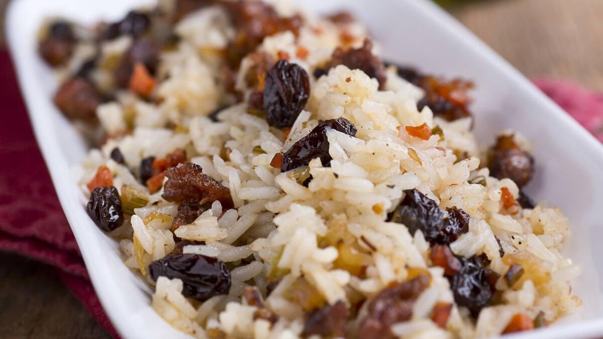 Ahmet Dede's Rice and Nut-Stuffed Turkey