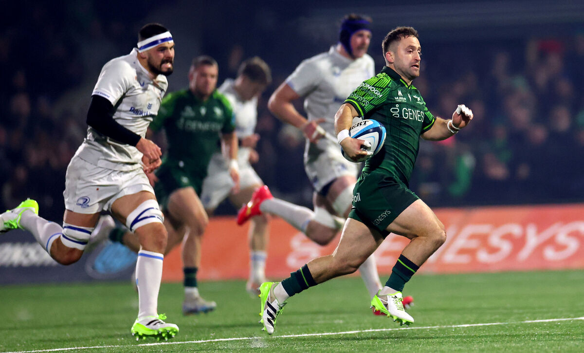 Connacht’s Caolin Blade breaks free to score his sides second try. Pic Credit ©INPHO/James Crombie