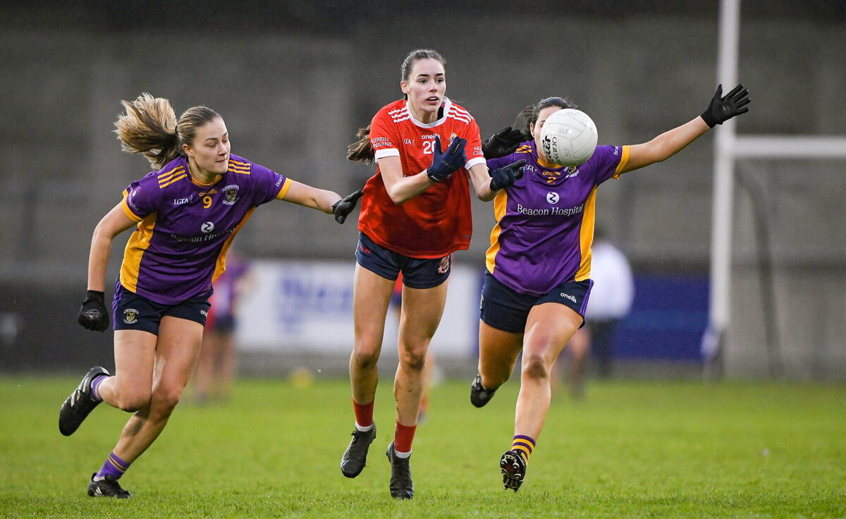 Aisling Madden of Kilkerrin-Clonberne in action against Hrace Kos and Philippa Green of Kilkerrin-Clonberne. Photo by Matt Browne/Sportsfile