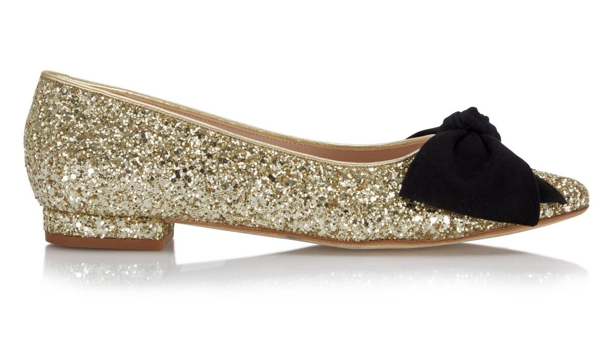 ‘Oversized Bow Pump’ - flat glitter gold, Nicki Hoyne, €210