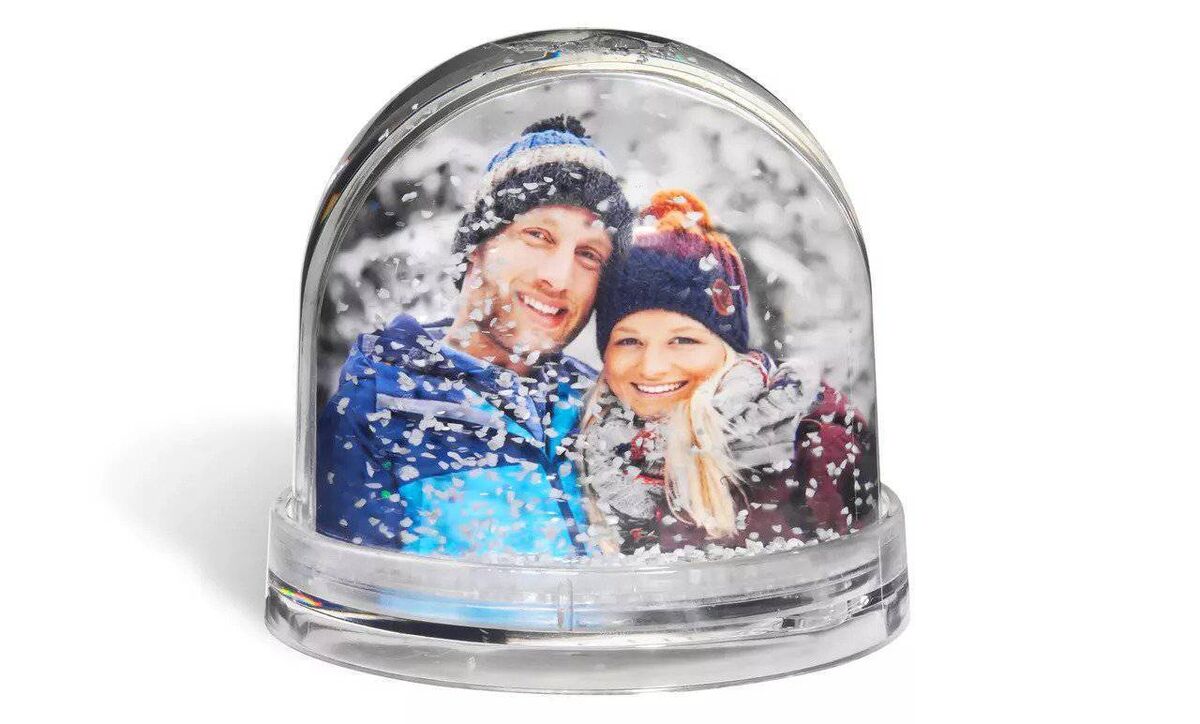 cewe offer personalised snow globes for €11.99