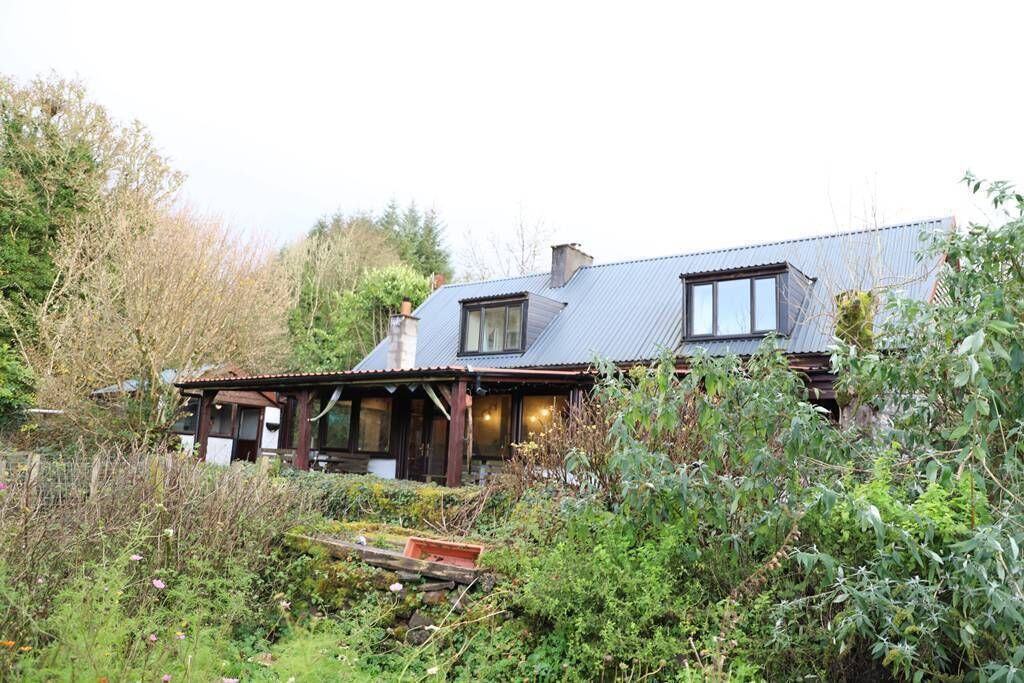 Veranda in front, and insulated steel roof