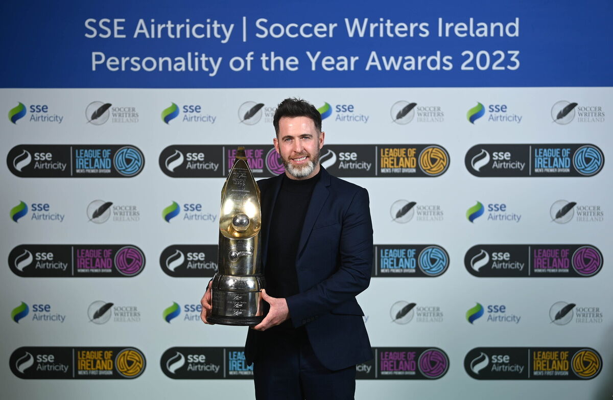 Shamrock Rovers manager Stephen Bradley with the Men’s Personality of the Year award during the SSE Airtricity / Soccer Writers Ireland Awards 2023 at the Dublin Royal Convention Centre in Dublin. Photo by Stephen McCarthy/Sportsfile Shamrock Rovers manager Stephen Bradley with the Men’s Personality of the Year award during the SSE Airtricity / Soccer Writers Ireland Awards 2023 at the Dublin Royal Convention Centre in Dublin. Photo by Stephen McCarthy/Sportsfile