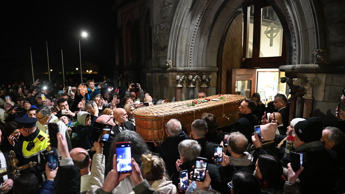 A funeral like no other: Stars join friends and family in a parting full of love for Shane MacGowan - Vimarsana News