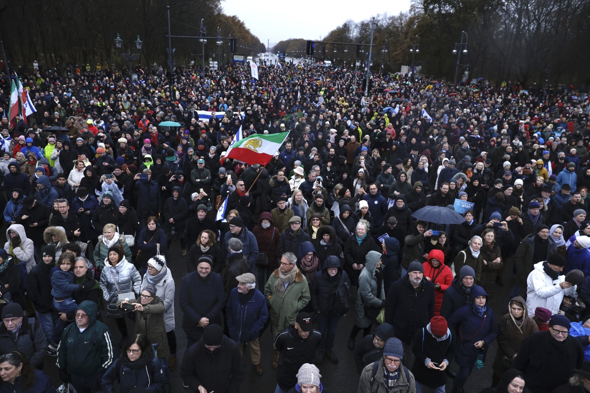 Thousands demonstrate in Berlin against antisemitism
