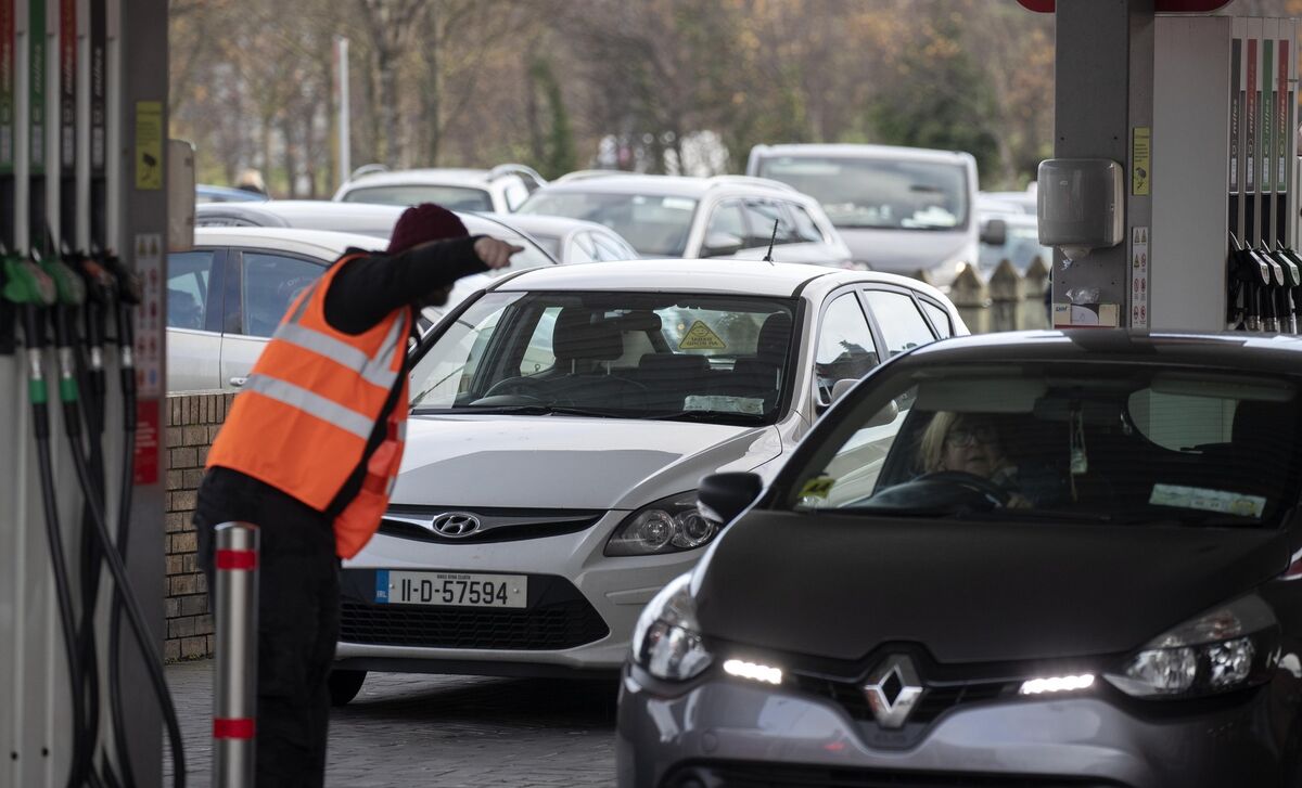 Motorists queue to fill with fuel at a Circle K filling station in Tallaght. Picture: Colin Keegan, Collins Dublin