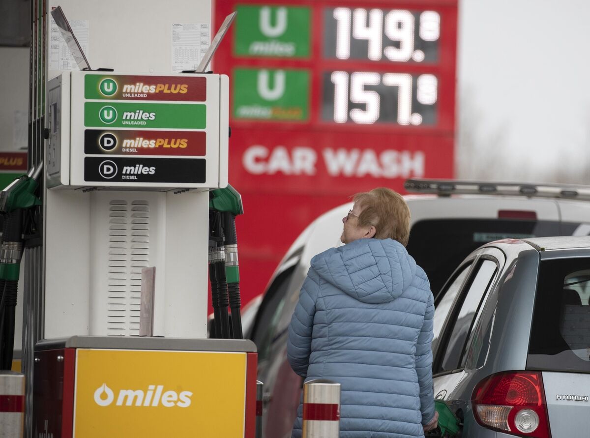 Motorists queue to fill with fuel at a Circle K filling station in Tallaght. Picture: Colin Keegan, Collins Dublin