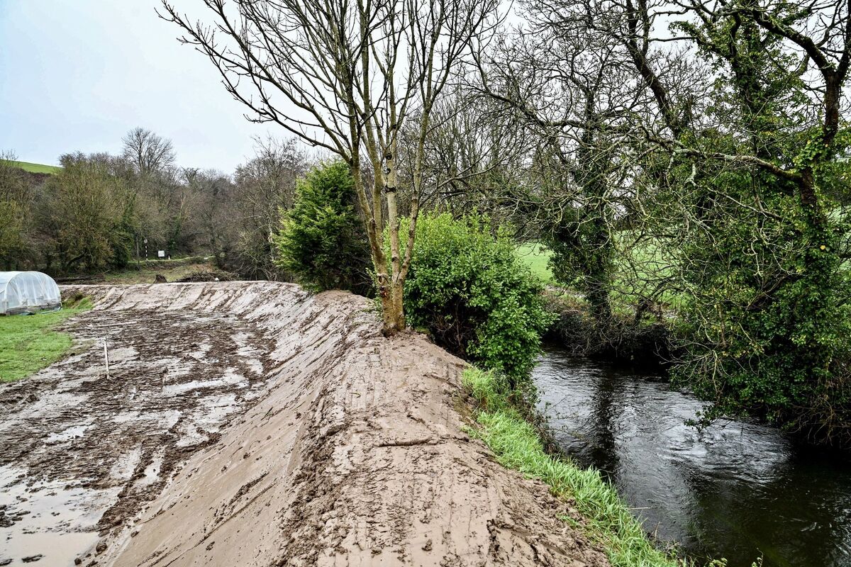 Contractors have built a 250-metre long six-foot high clay bank in a horseshoe-shape. Picture: Chani Anderson Contractors have built a 250-metre long six-foot high clay bank in a horseshoe-shape. Picture: Chani Anderson