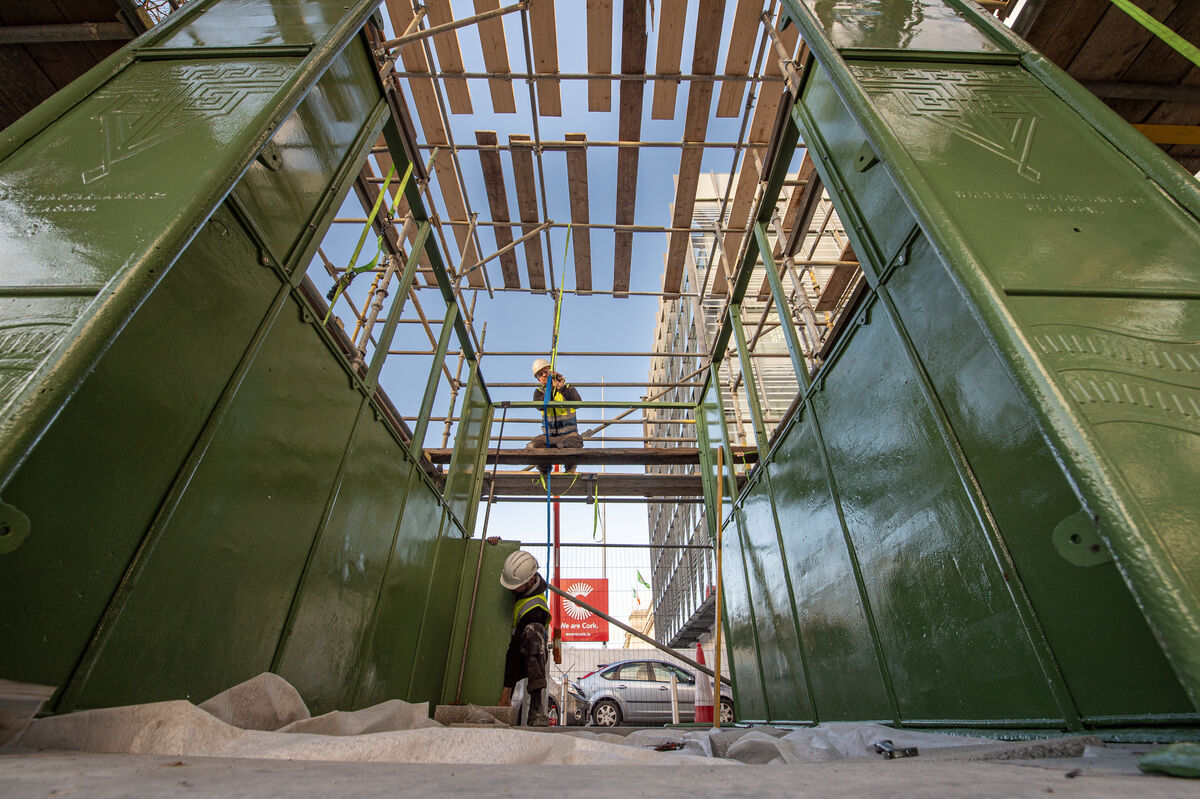 James O'Riordan and Gus Knight of Leeside Forge working on the Fireman's Rest.