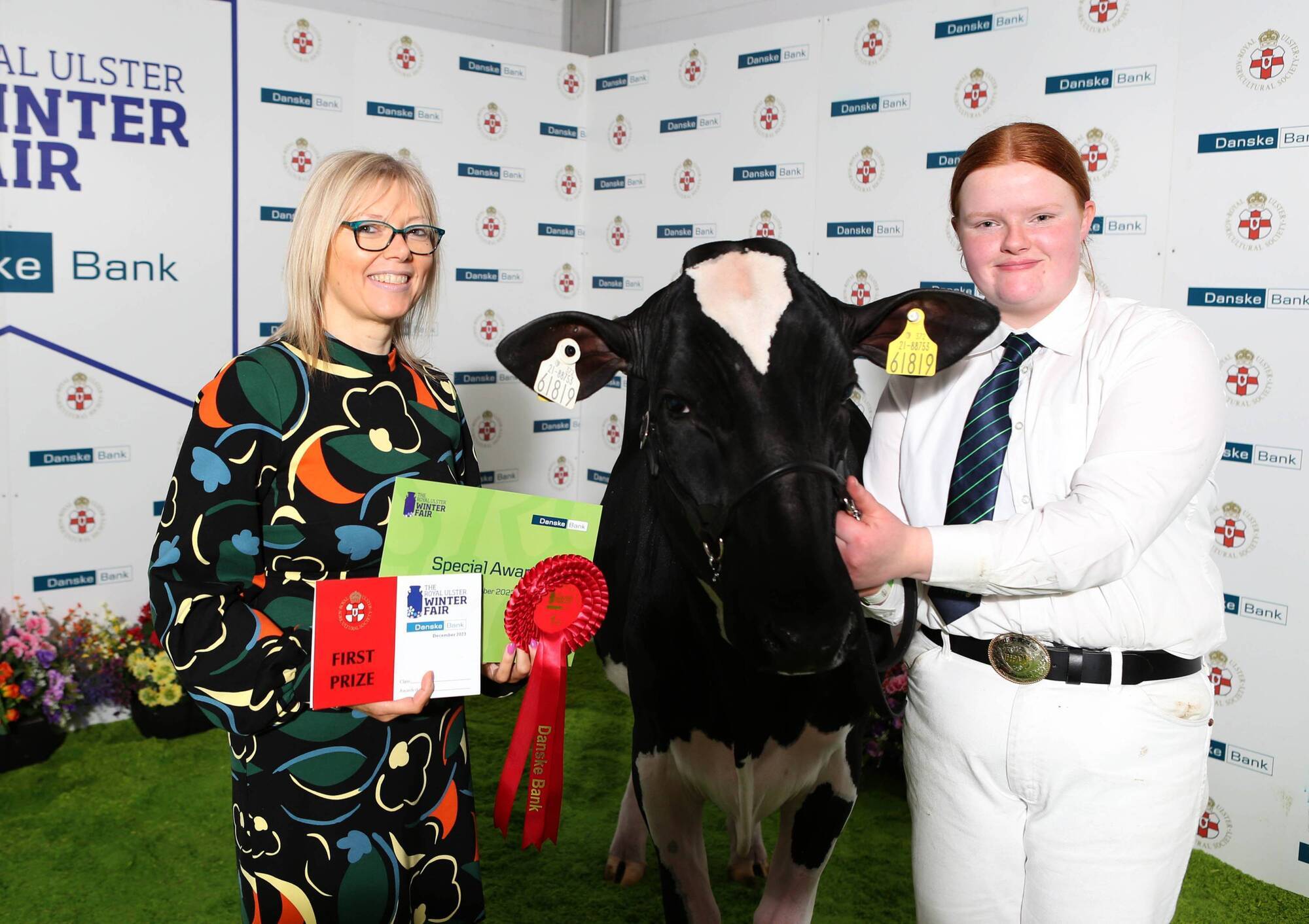 The Holstein Junior Championship was won by Peter Hynes from Cork. Becky Hynes is pictured with Ann Armstrong, Senior Agribusiness Manager, Danske Bank, Portadown. Picture: Kevin McAuley, McAuley Multimedia