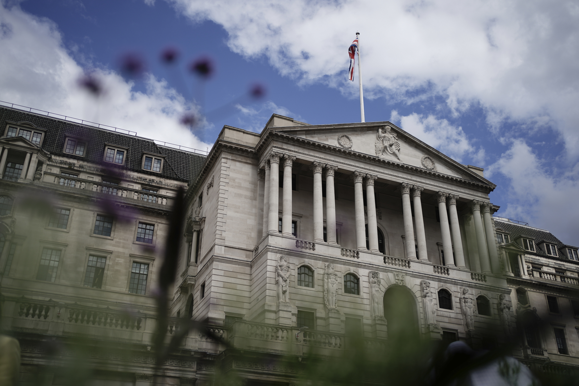 UK inflation falls far more than expected, lowest since Sept 2021