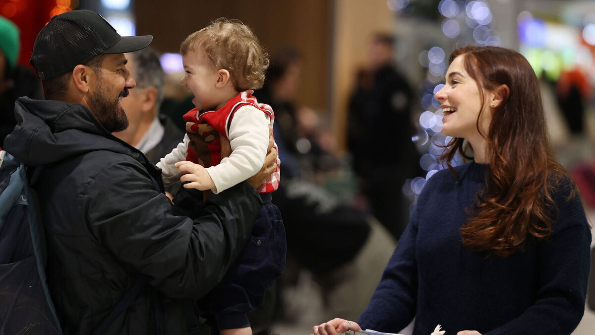 Emotional scenes as families reunited for Christmas at Dublin Airport - Vimarsana News