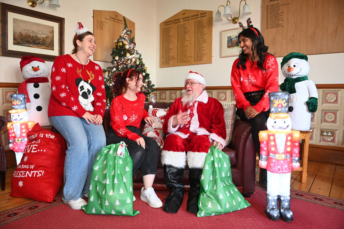 Santa chats with some of his helpers Alison Ni Threasaigh, Sinead Mulry and Bhooshita Soyjaudah at UCC during a Direct Provision Christmas Party. Picture: Larry Cummins Santa chats with some of his helpers Alison Ni Threasaigh, Sinead Mulry and Bhooshita Soyjaudah at UCC during a Direct Provision Christmas Party. Picture: Larry Cummins