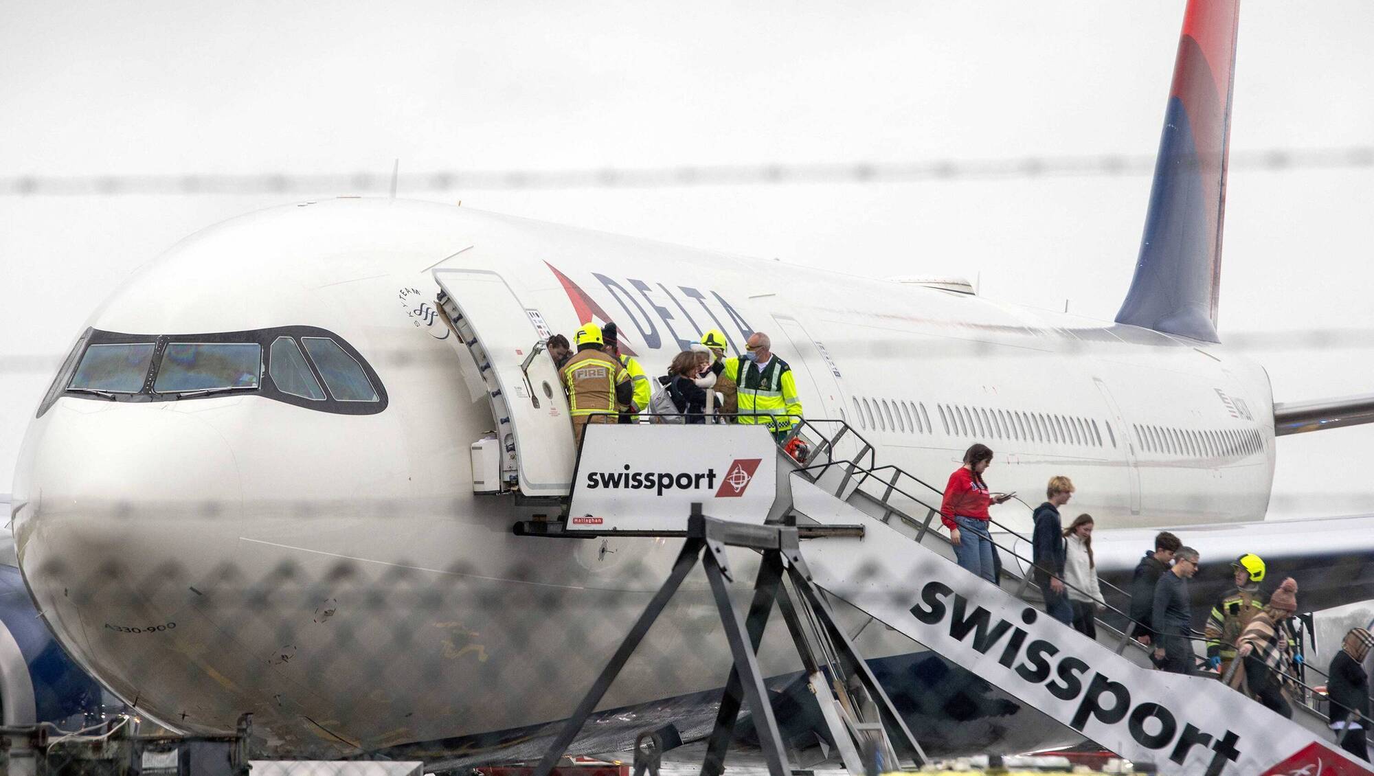 Plane makes emergency landing in Shannon due to fumes on board
