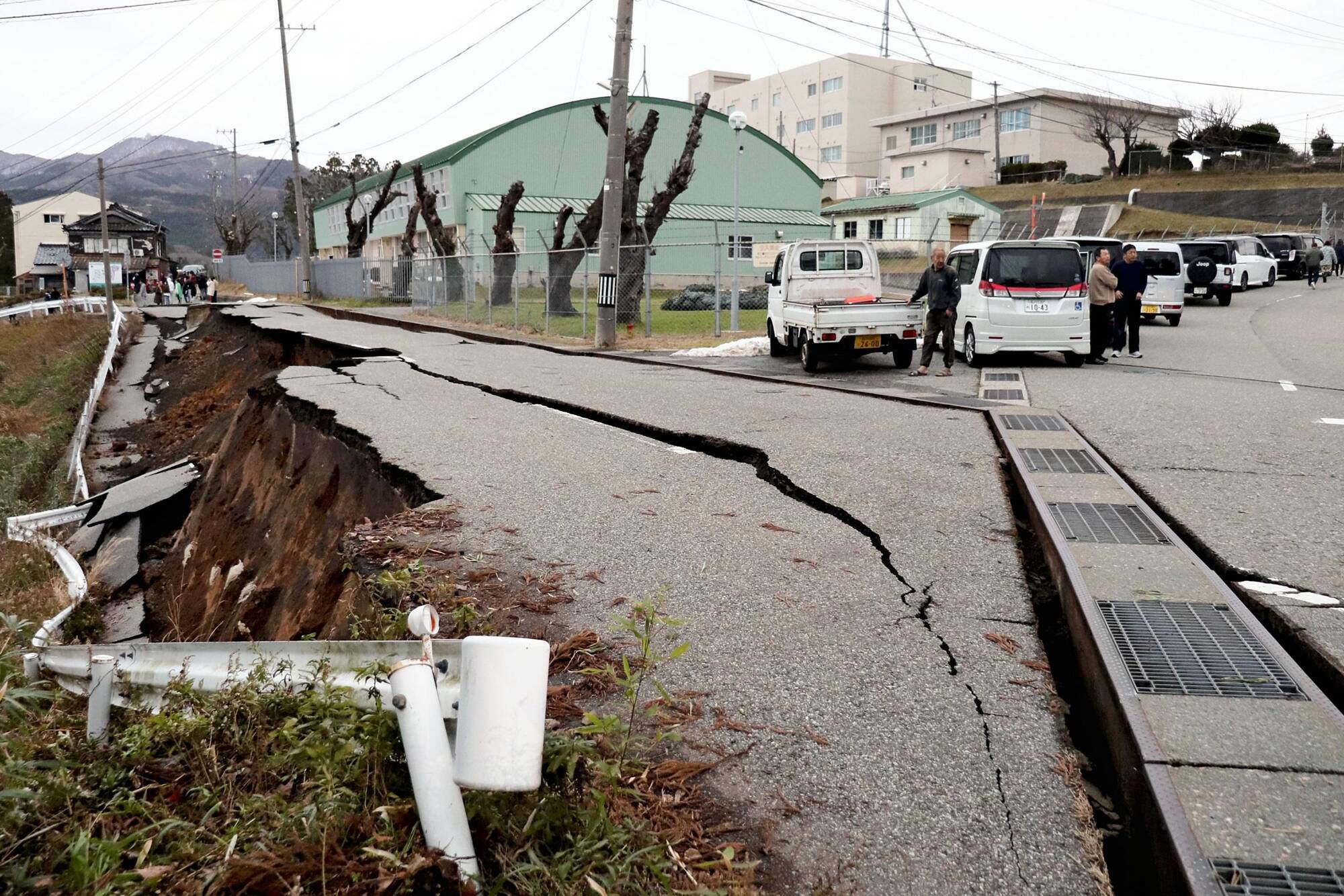 Powerful quake rocks Japan, nearly 100,000 residents ordered to evacuate